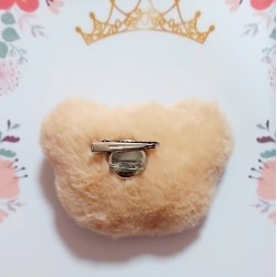 Детска сладка шнола-брошка  Мече в бежово