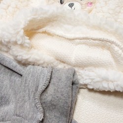 Бебешки ватиран комплект в екрю и сиво с мече Бебешки ватиран комплект в екрю и сиво с мече