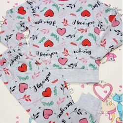 Леко ватиран детски комплект в сиво на сърца I LOVE YOU Леко ватиран детски комплект в сиво на сърца I LOVE YOU