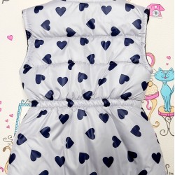 Детски шушляков елек в сиво на сърца