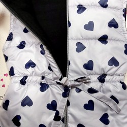 Детски шушляков елек в сиво на сърца