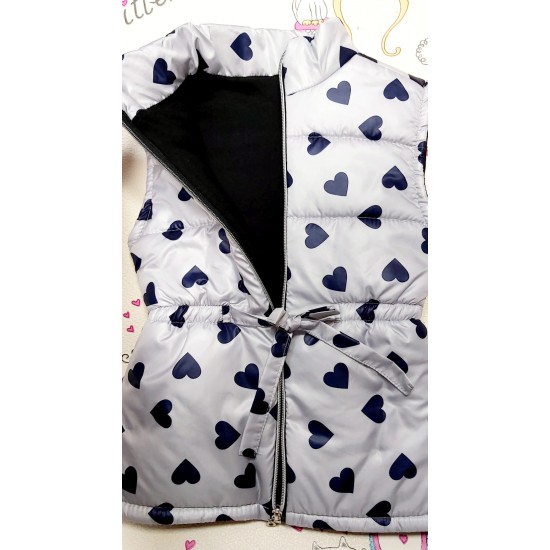 Детски шушляков елек в сиво на сърца