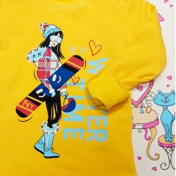 Ватирана детска блуза в жълто с момиче със скейтборд Ватирана детска блуза в жълто с момиче със скейтборд