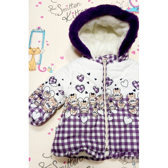 Пухкаво зимно детско яке с мечета в бяло и лилаво Пухкаво зимно детско яке с мечета в бяло и лилаво