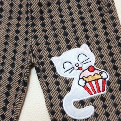 Детски мъхест клин в бежово/кафяво с коте Детски мъхест клин в бежово/кафяво с коте