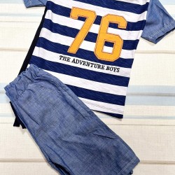 Детски летен комплект с блуза в тъмносиньо и бяло райе и дънкови къси панталони