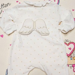 Бебешки гащеризон в бяло и златисто с крилца и шапка