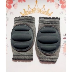 Бебешки наколенки в сиво Бебешки наколенки в сиво