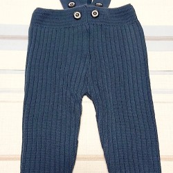 Бебешки плетен гащеризон в синьо с презрамки