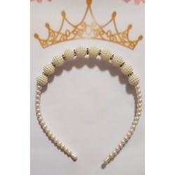 Детска диадема от перли и мъниста Детска диадема от перли и мъниста