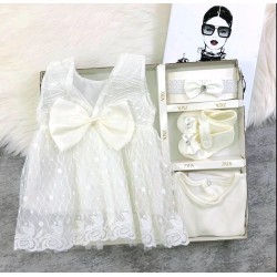 Луксозен бебешки комплект за новородено с рокля в бяло 4части Луксозен бебешки комплект за новородено с рокля в бяло 4части