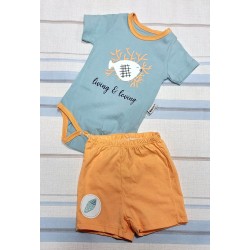 Бебешки летен комплект от 2 бодита и оранжеви къси панталонки Бебешки летен комплект от 2 бодита и оранжеви къси панталонки
