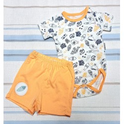 Бебешки летен комплект от 2 бодита и оранжеви къси панталонки Бебешки летен комплект от 2 бодита и оранжеви къси панталонки