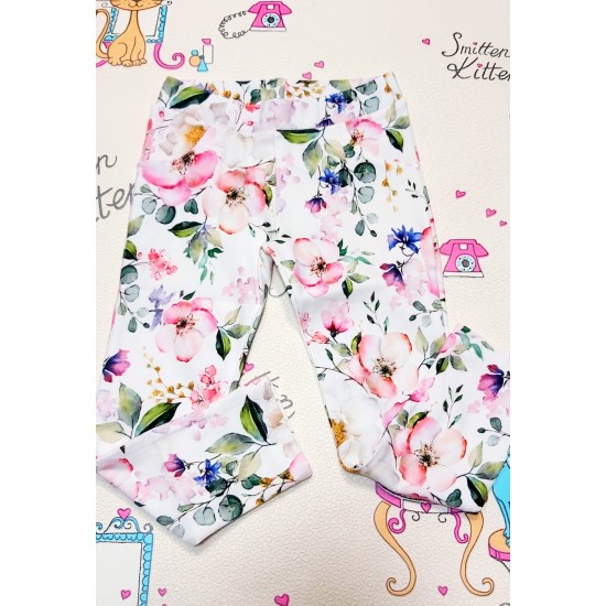 Детски бял панталон на цветя Детски бял панталон на цветя