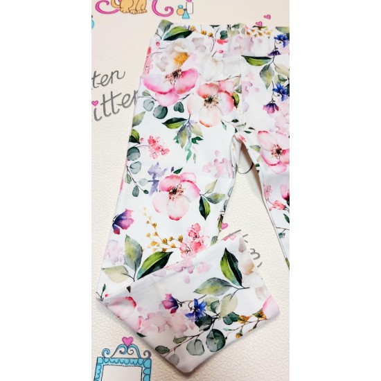 Детски бял панталон на цветя Детски бял панталон на цветя