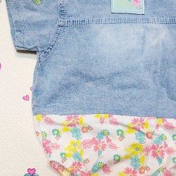 Дънково бебешко боди с бродерия и цветя