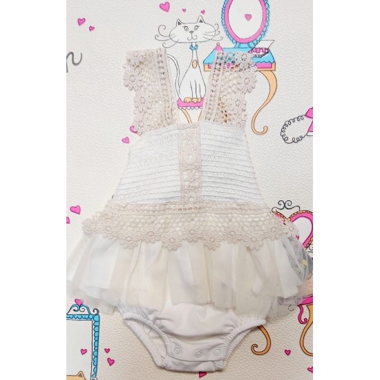 Бебешка лятна боди рокля от плетиво и тюл в бежово