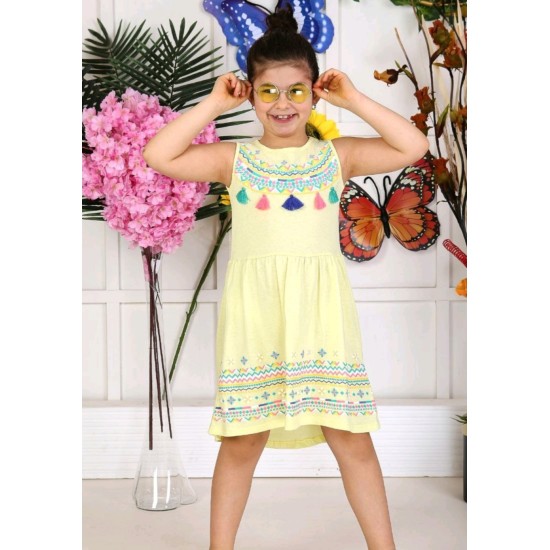 Дълга детска рокля в жълто с пискюли