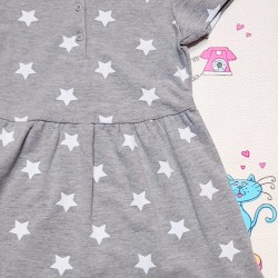 Детска ежедневна рокля в сиво на звездички Детска ежедневна рокля в сиво на звездички