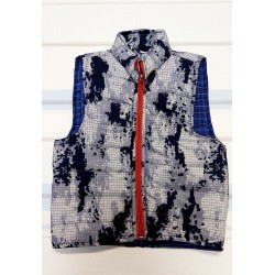 Преходен елек за момче в сиво и черно Преходен елек за момче в сиво и черно