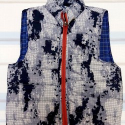 Преходен елек за момче в сиво и черно Преходен елек за момче в сиво и черно