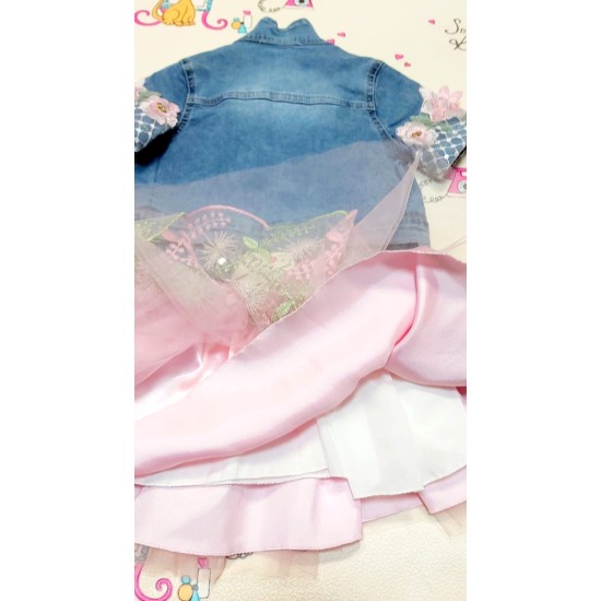 Детски комплект с дънково яке,блуза и пола с тюл