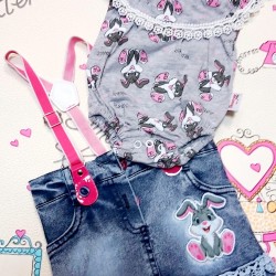 Бебешки комплект с боди и дънкова пола с тиранти Бебешки комплект с боди и дънкова пола с тиранти