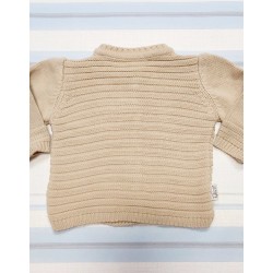 Бебешка плетена жилетка в бежово кафяво Бебешка плетена жилетка в бежово кафяво