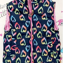 Шушляков елек с разноцветни сърца Шушляков елек с разноцветни сърца