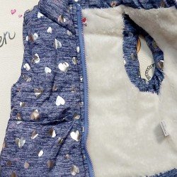 Синьо-лилав шушляков елек на сребърни сърца Синьо-лилав шушляков елек на сребърни сърца