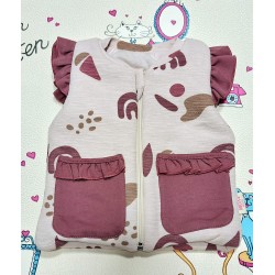 Бебешки мек пухкав елек в бежово и бордо с цип