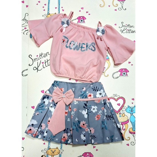 Детски летен комплект с блуза в розово и сива пола с цветя Детски летен комплект с блуза в розово и сива пола с цветя