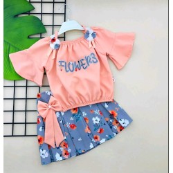 Детски летен комплект от блуза в праскова и сива пола с цветя