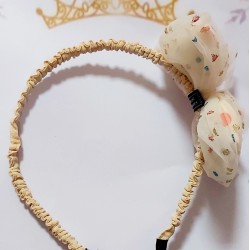Диадема с пухкава панделка в бежово Диадема с пухкава панделка в бежово