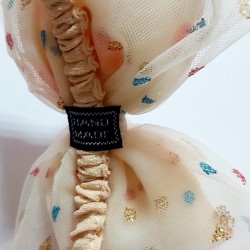 Диадема с пухкава панделка в бежово