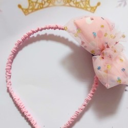 Диадема с пухкава панделка в розово Диадема с пухкава панделка в розово