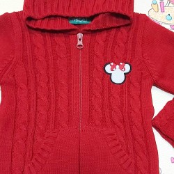 Детска плетена жилетка в червено