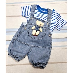 Бебешки дънков летен гащеризон и тениска в светло синьо с играчка мече Бебешки дънков летен гащеризон и тениска в светло синьо с играчка мече