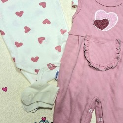 Бебешки комплект с гащеризон,боди и чорапки в розово  Сърчица