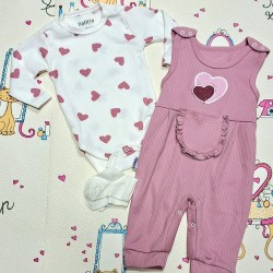 Бебешки комплект с гащеризон,боди и чорапки в розово Сърчица Бебешки комплект с гащеризон,боди и чорапки в розово Сърчица
