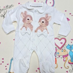 Бебешки гащеризон с якичка в бяло  Зайчета