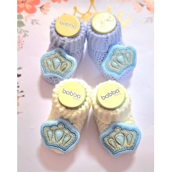 Бебешки плетени терлички в бяло или синьо Коронка Бебешки плетени терлички в бяло или синьо Коронка