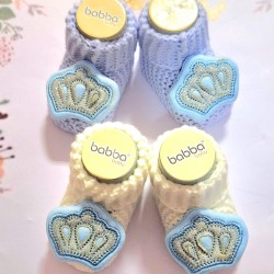 Бебешки плетени терлички в бяло или синьо  Коронка