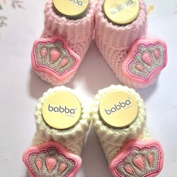 Бебешки плетени терлички в бяло или розово  Коронки