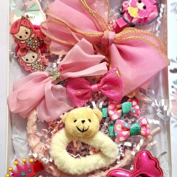 Кутия с красиви детски аксесоари за коса  Лейла