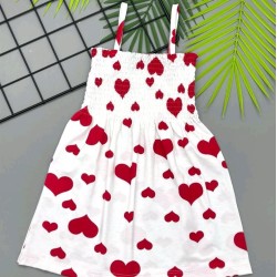 Детска лятна рокля с презрамки в бяло с червени сърца