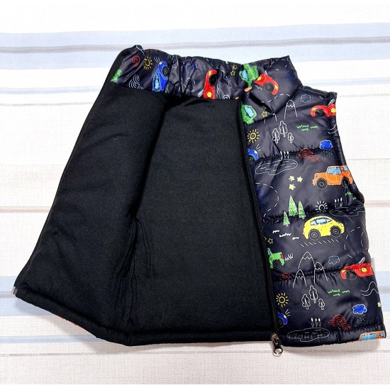 Детски шушляков елек в черно с колички Детски шушляков елек в черно с колички