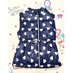 Детски шушляков елек в тъмносиньо на бели сърца Детски шушляков елек в тъмносиньо на бели сърца