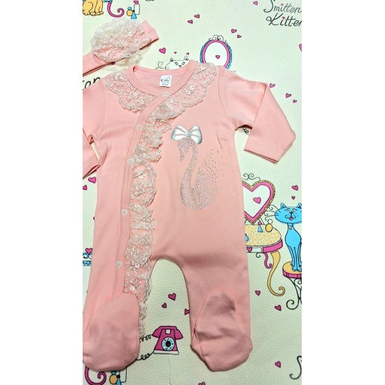 Луксозен бебешки гащеризон с дантела в розово и лента за коса ,,Лебед