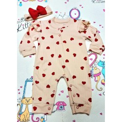 Бебешки гащеризон в бежово с червени сърчица и лента